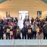 Mujeres adultas mayores concluyen la primaria en Yehualtepec y reciben certificados del IEEA