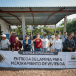 Entrega Ayuntamiento de Tlatlauquitepec apoyos para vivienda en la comunidad de La Primavera