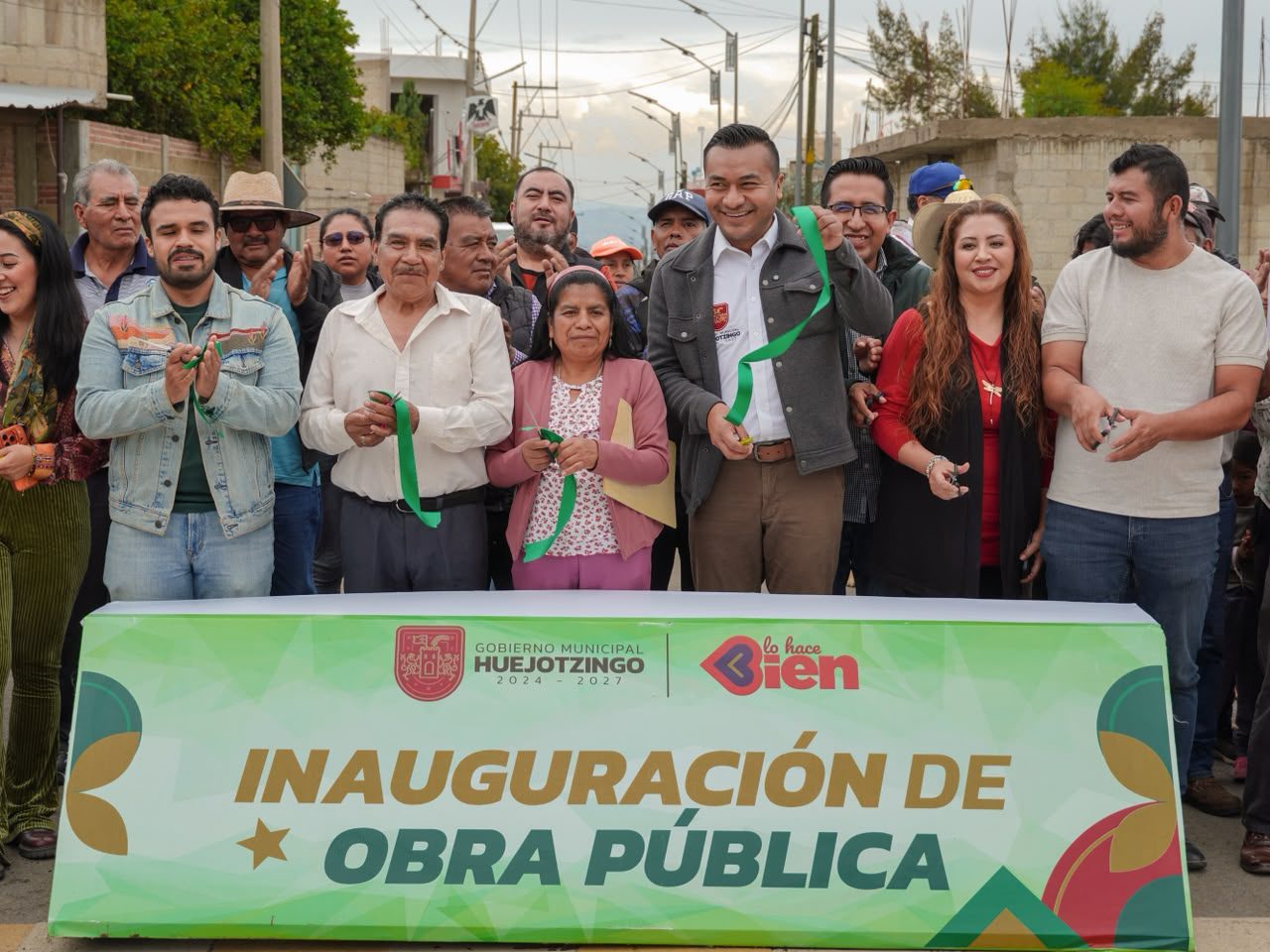 Roberto Solís transforma la carretera Pancoac – Huejotzingo con 3.5 km de asfalto y 179 luces solares