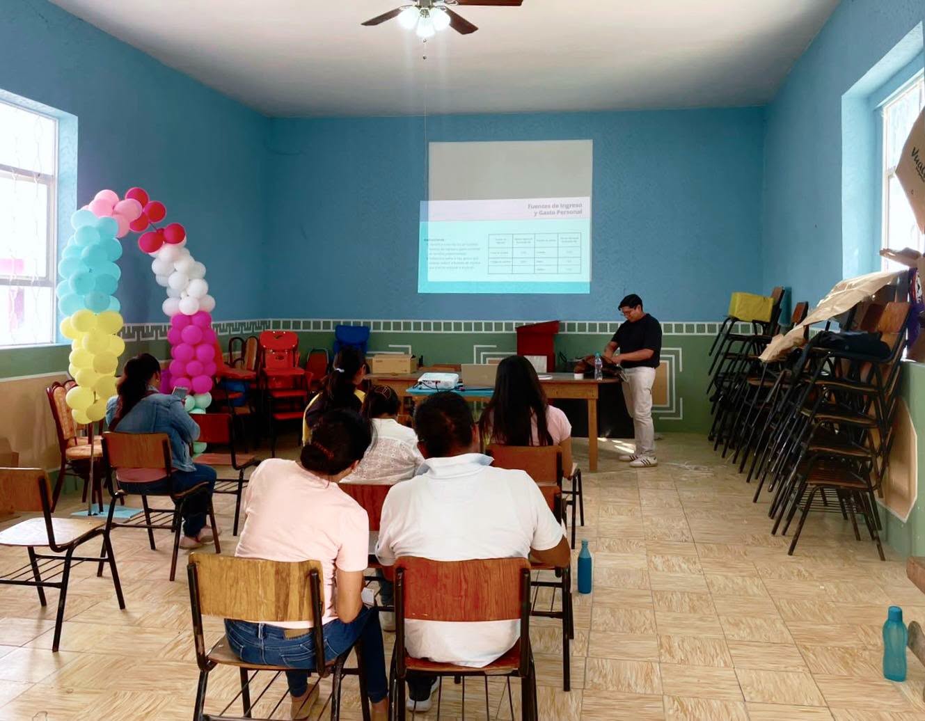 Tecali de Herrera impulsa capacitación gratuita en finanzas y teñido de telas