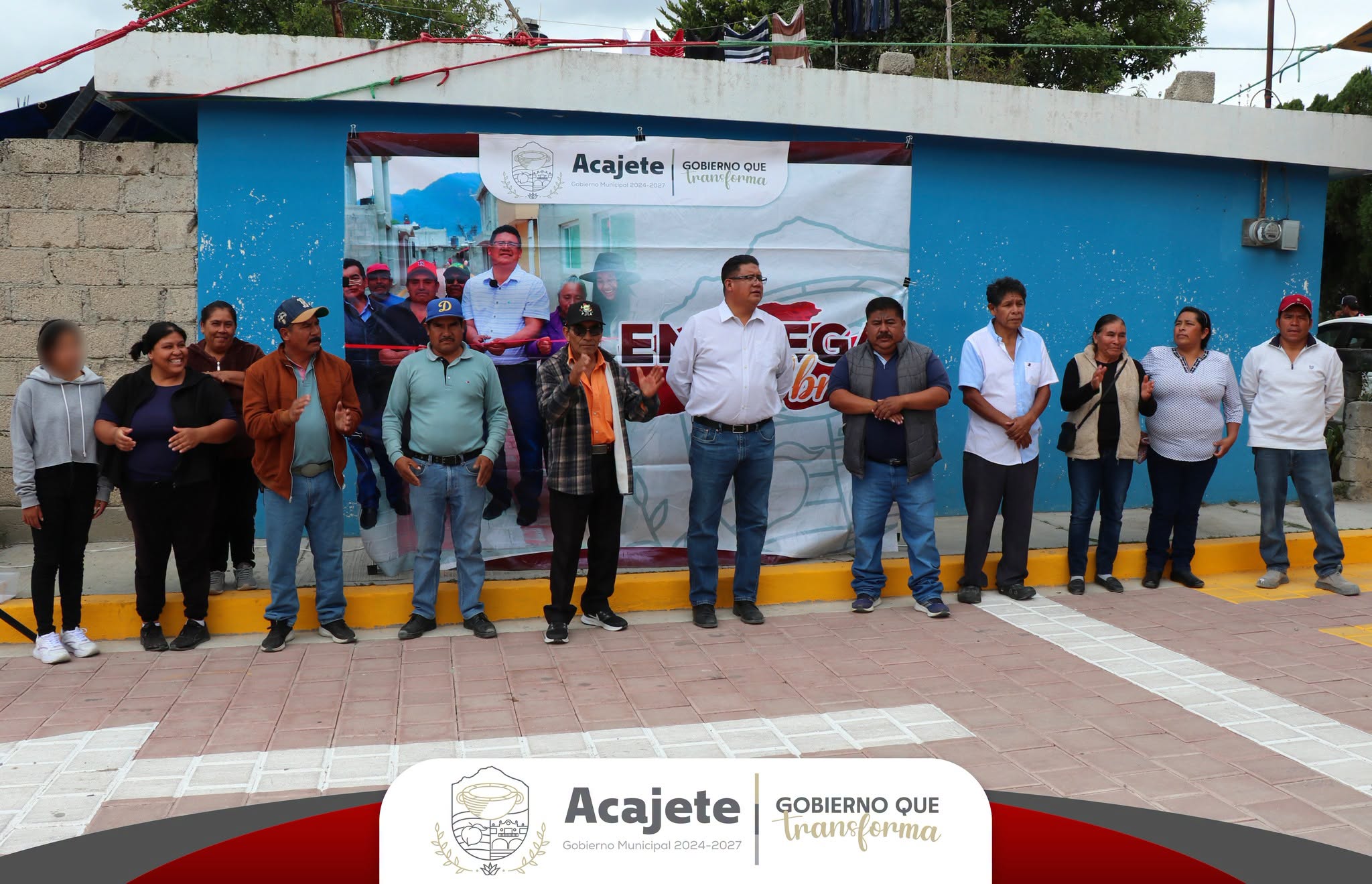 Cristian Flores entrega adoquinamiento de la calle 11 Norte en Tlacamilco