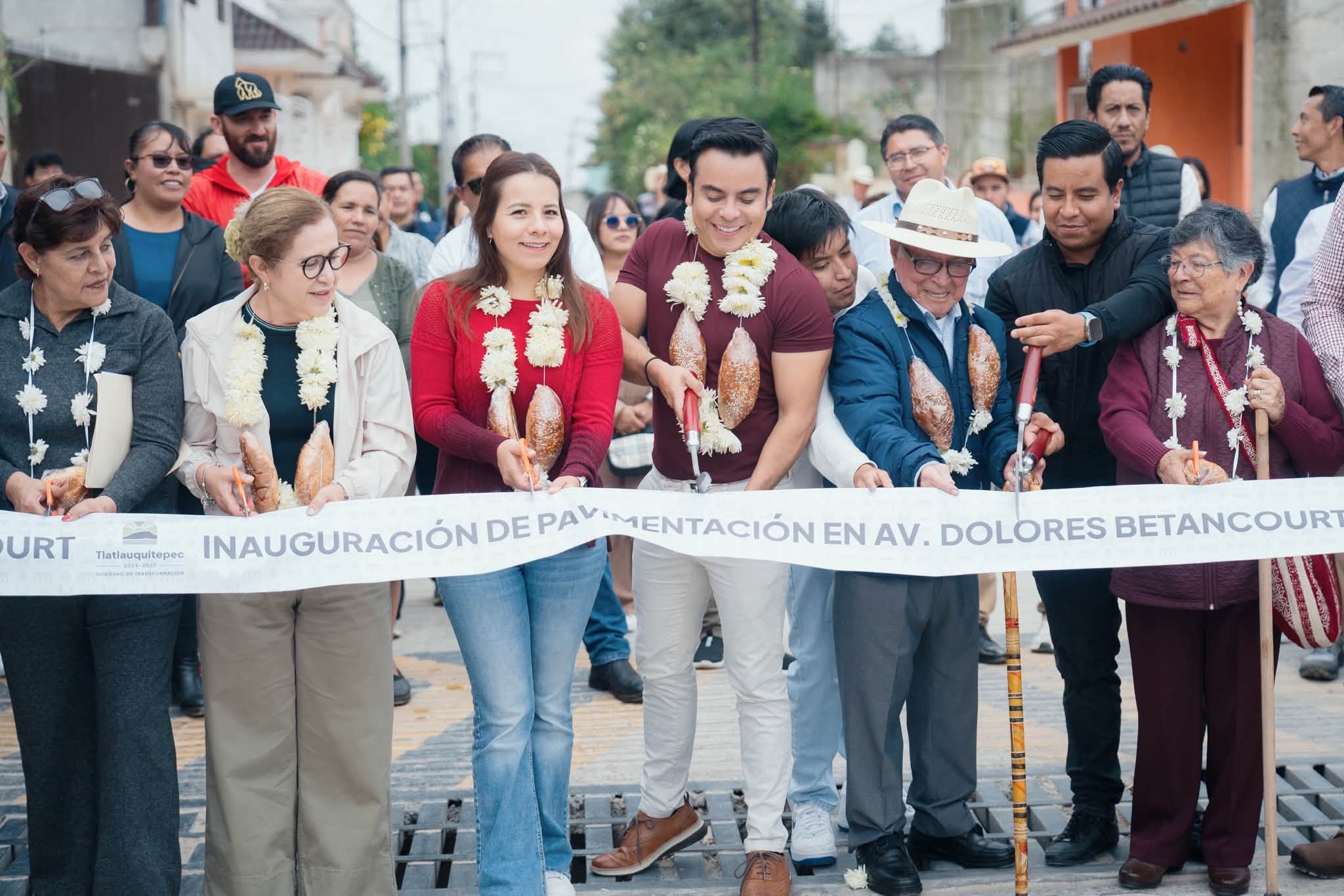 Juan Manuel Téllez entrega rehabilitación integral de la calle Dolores Betancourt en Tlatlauquitepec