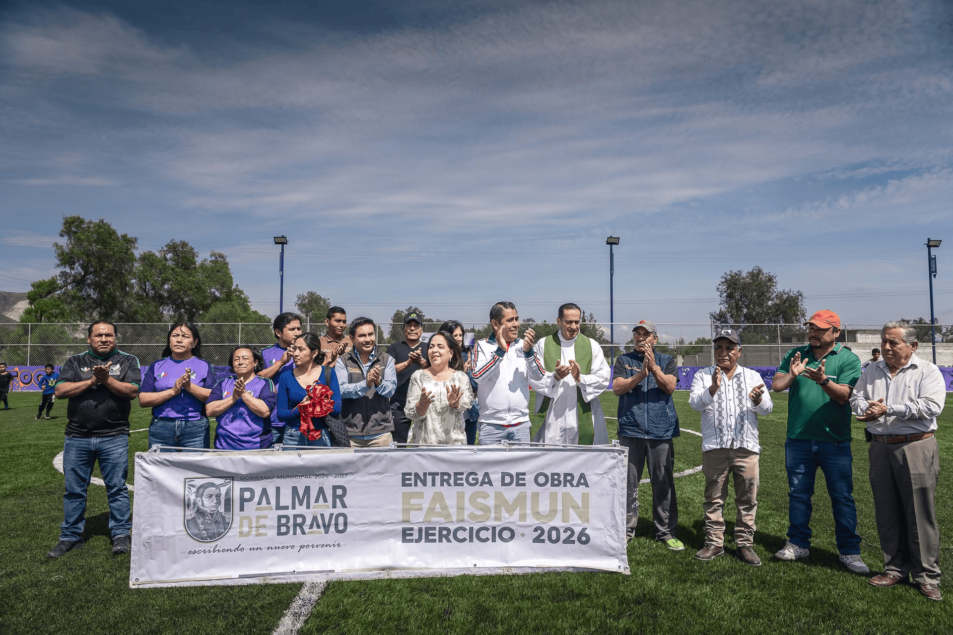 Inauguran cancha de fútbol 7 y coronan al equipo Noruega en la final del Torneo Zoyatlán en San Miguel Xaltepec