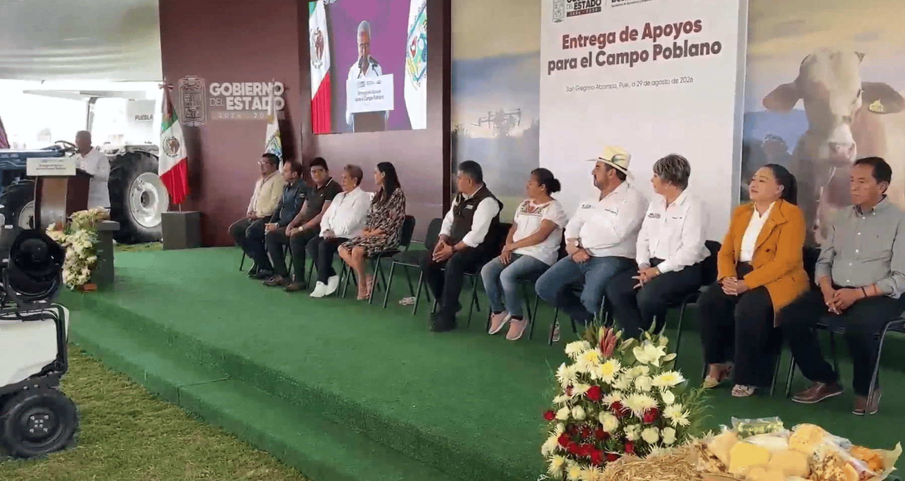 Gobierno de Puebla entrega apoyos al campo en San Gregorio Atzompa