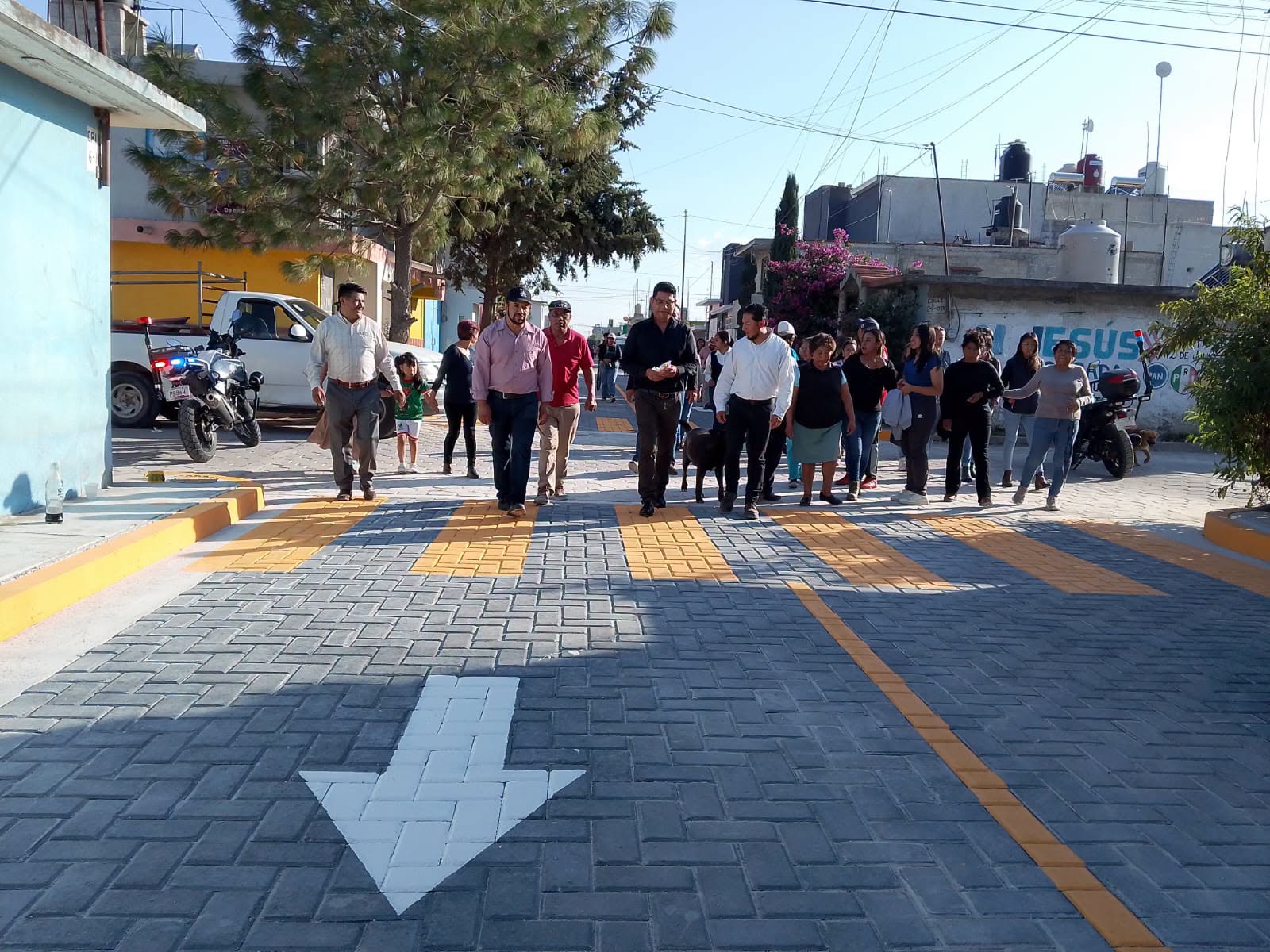 Fidel Flores inaugura pavimentación con adoquín en la colonia La Coco de Oriental