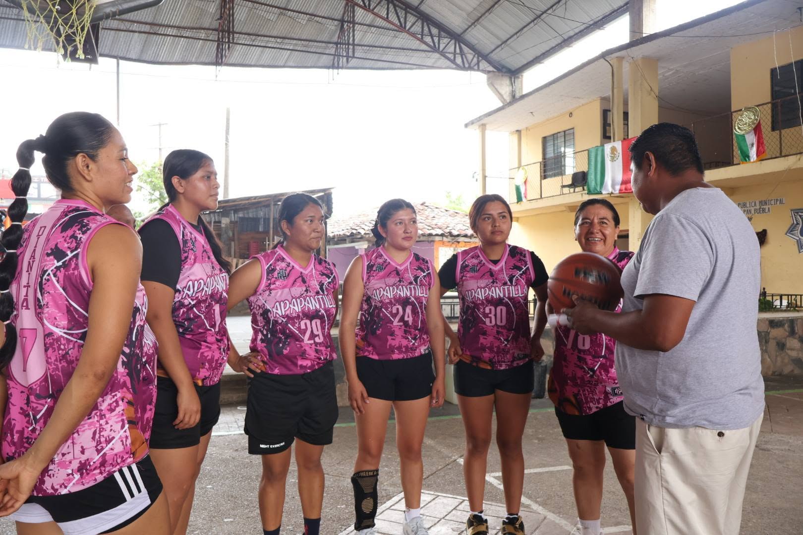 Jalpan impulsa deporte y convivencia con final de básquetbol