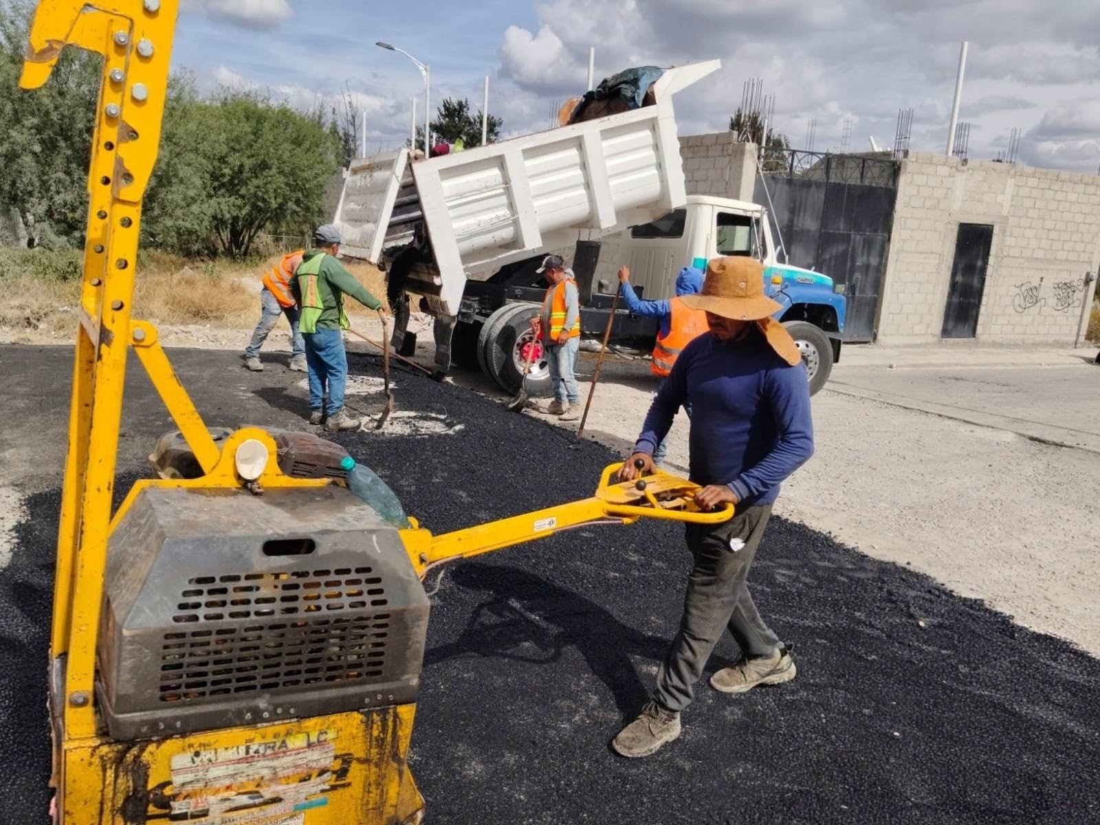 Tehuacán mantiene trabajos de bacheo en colonias y juntas auxiliares
