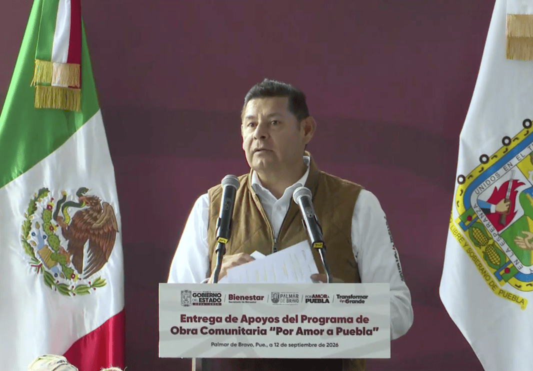 Alejandro Armenta lleva apoyos de Obra Comunitaria a Palmar de Bravo