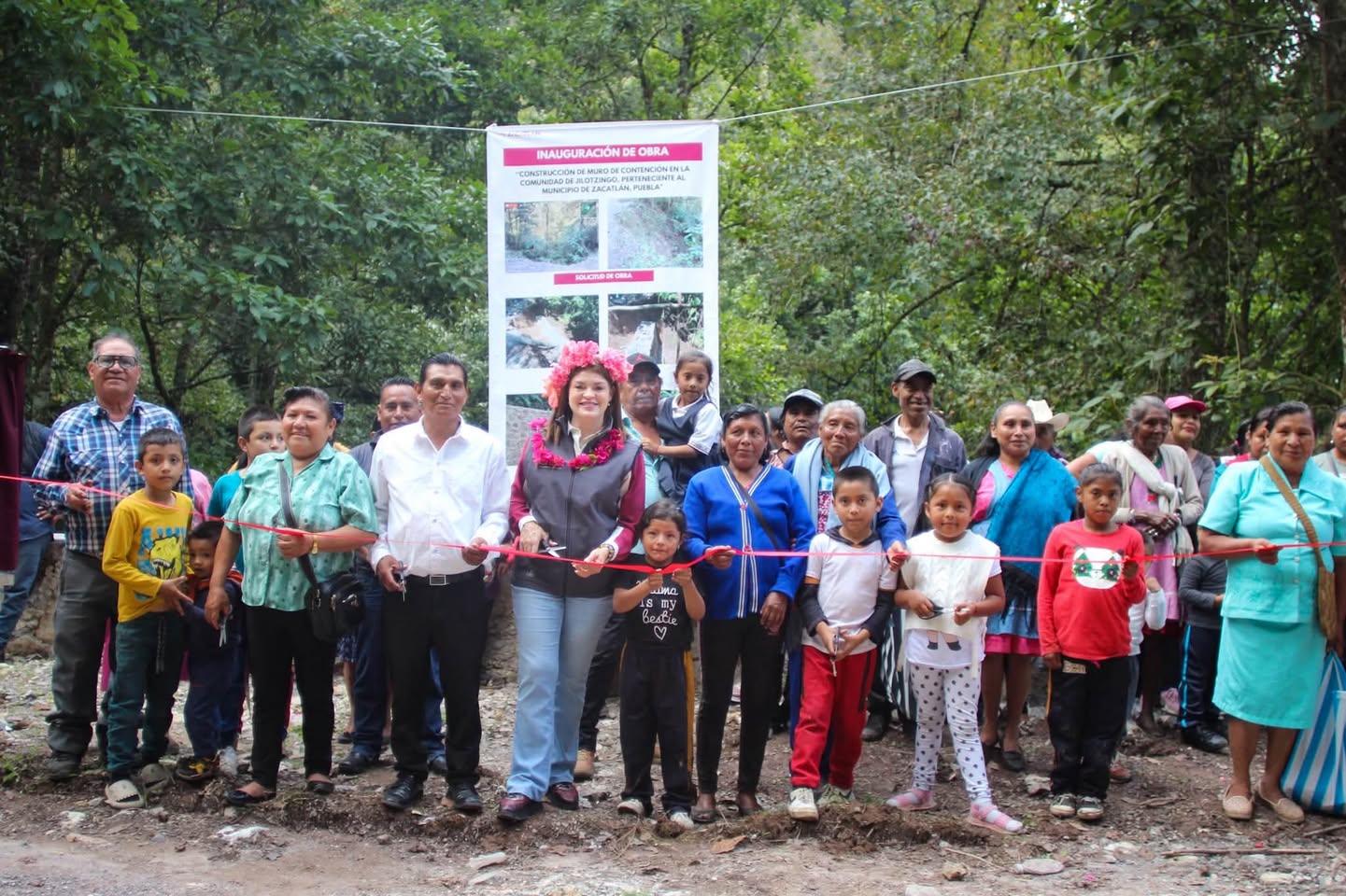Gobierno de Zacatlán entrega muro de contención en camino a Tlaltempan Buenavista