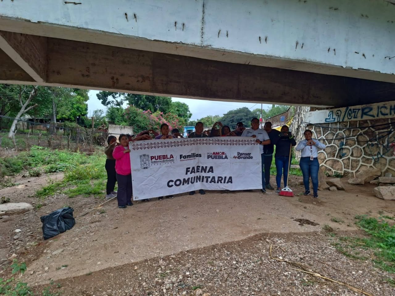 Rosa Isabel Cardoso impulsa jornada de limpieza en la barranca Xiloapan de Albino Zertuche