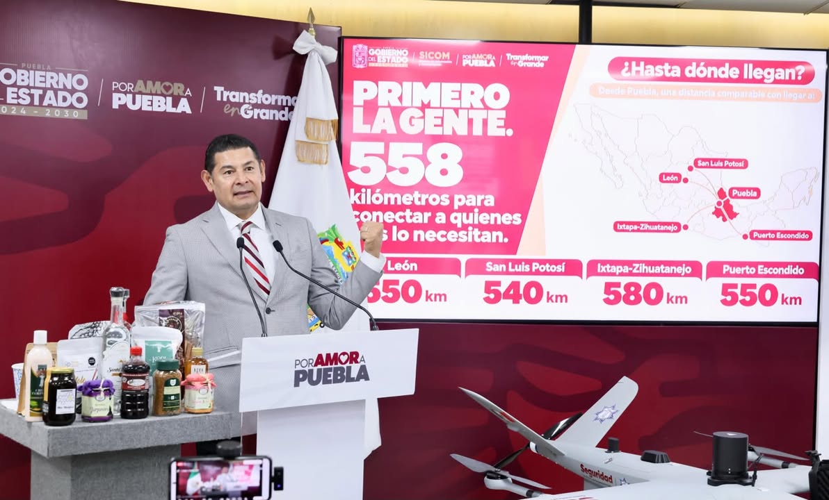 Gobierno de Alejandro Armenta alcanza 558 kilómetros de pavimentación con 13 trenes de maquinaria en Puebla