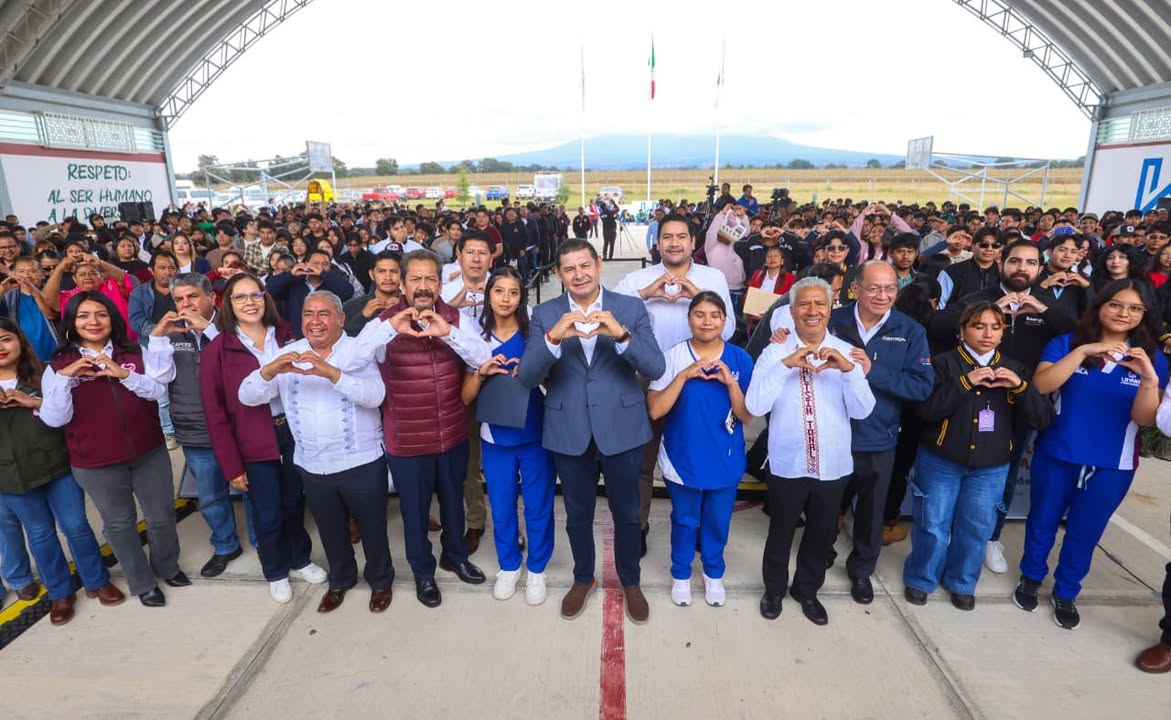 Alejandro Armenta impulsa innovación tecnológica y educación superior con nuevo equipamiento para la Universidad Politécnica de Amozoc