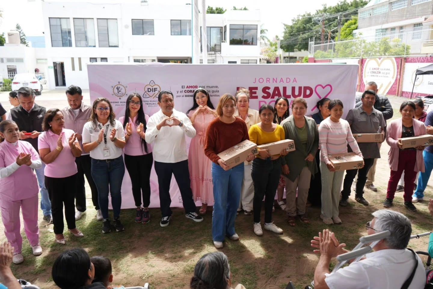 DIF Tehuacán brinda atención médica gratuita a 250 personas durante jornada del Mes Rosa