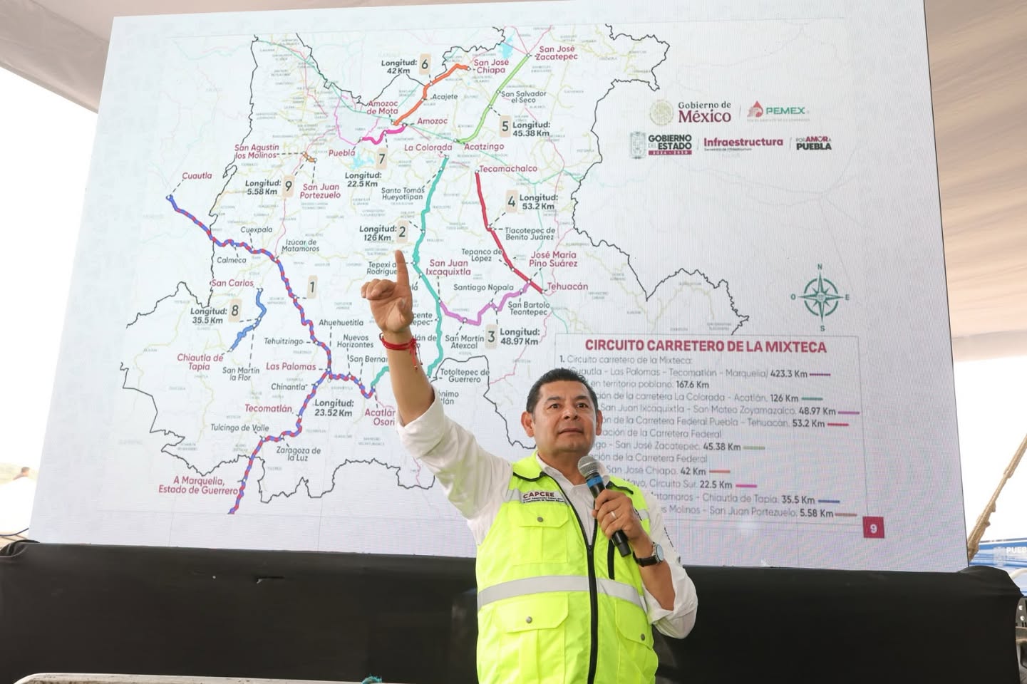 Alejandro Armenta impulsa modernización carretera en Puebla con maquinaria propia y obras en los 217 municipios