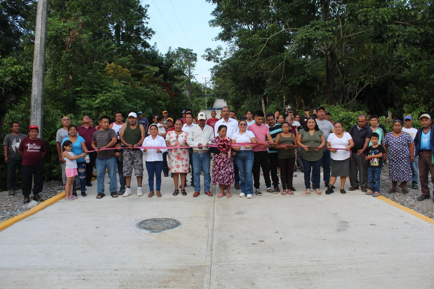 Araceli Gaspar inaugura pavimentación de la calle Lázaro Cárdenas en Pantepec
