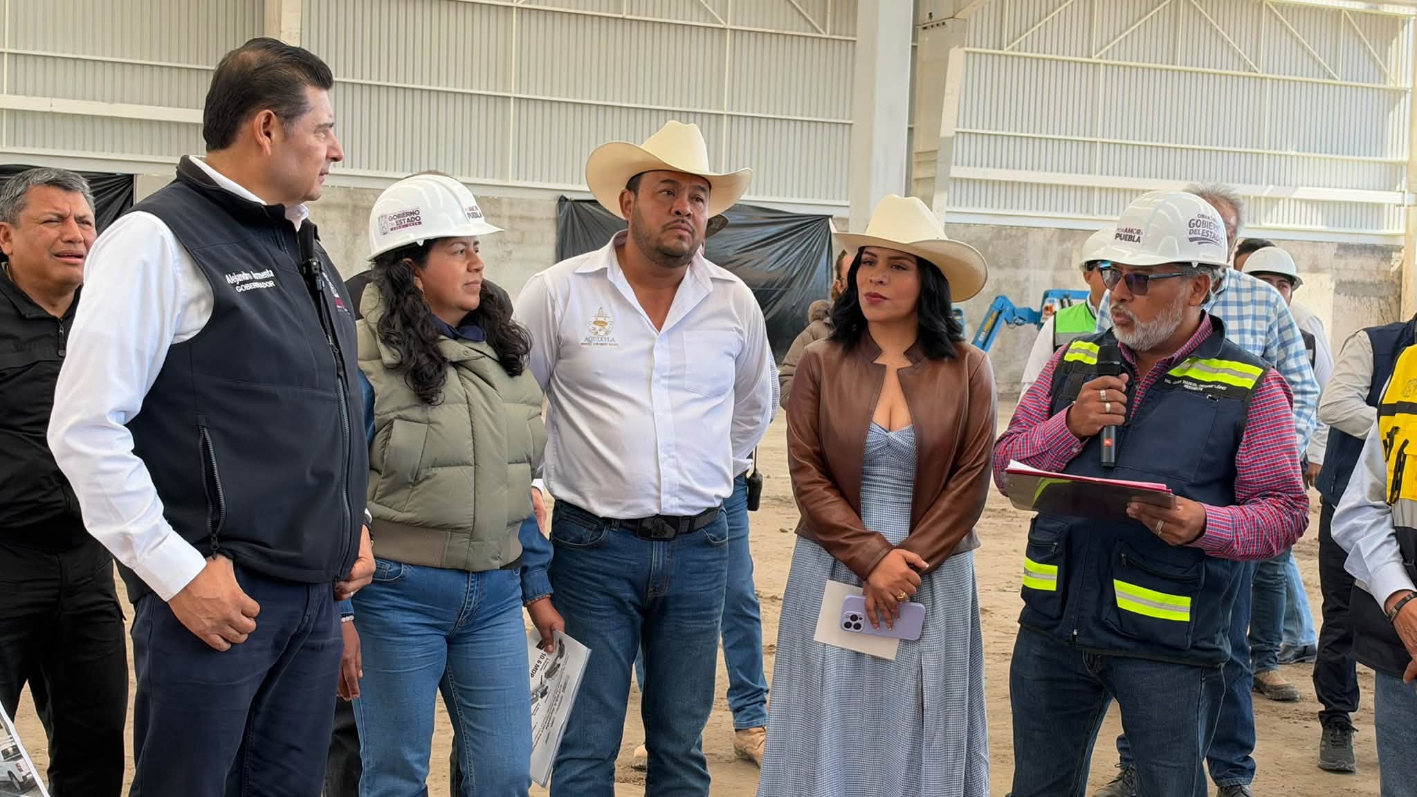 Alejandro Armenta supervisa avances del CITRAA en Aquixtla para fortalecer producción de jitomate