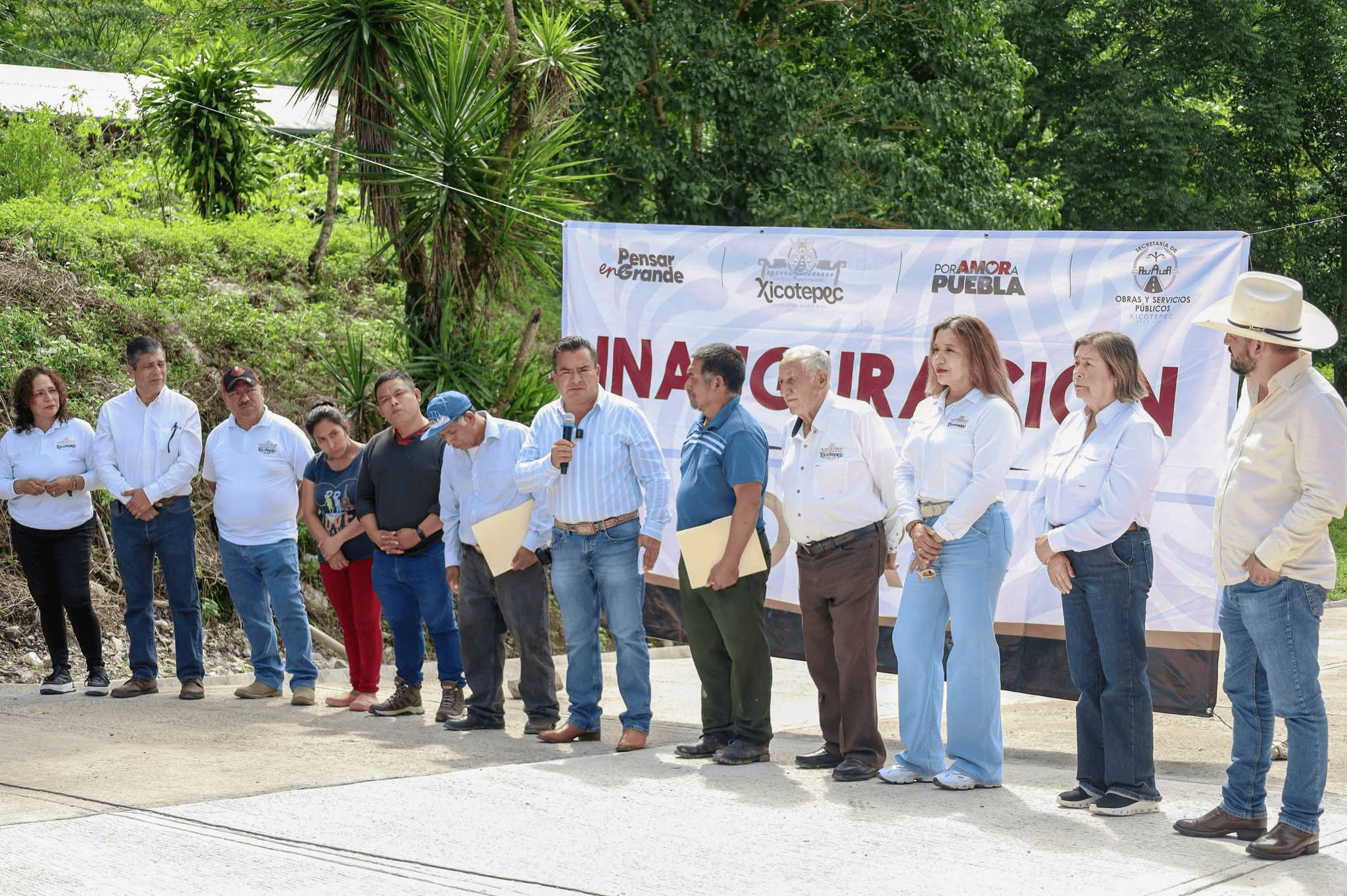 Inaugura el Gobierno de Xicotepec pavimentación de la calle principal en Mecatlán de las Flores