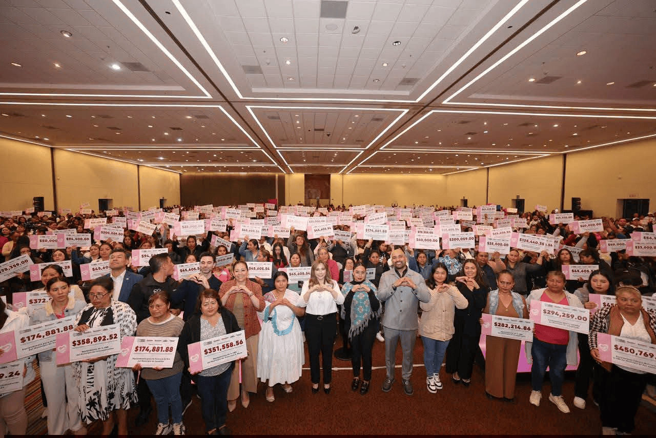 Entrega el Gobierno de Puebla apoyos del Programa Obra Comunitaria para fortalecer espacios públicos e instituciones educativas en Pantepec